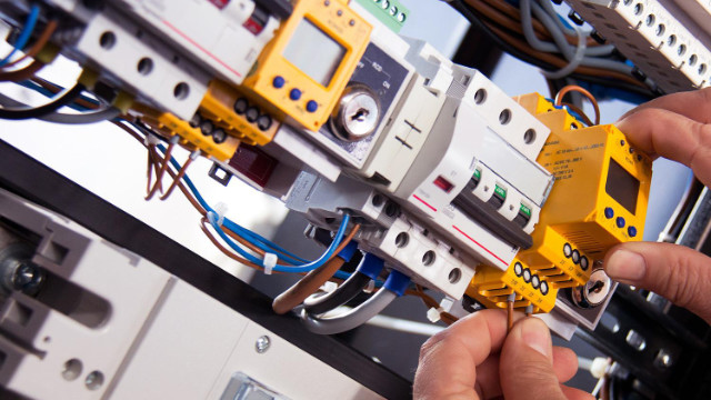 Electricians | Website Design | Website Preview Image